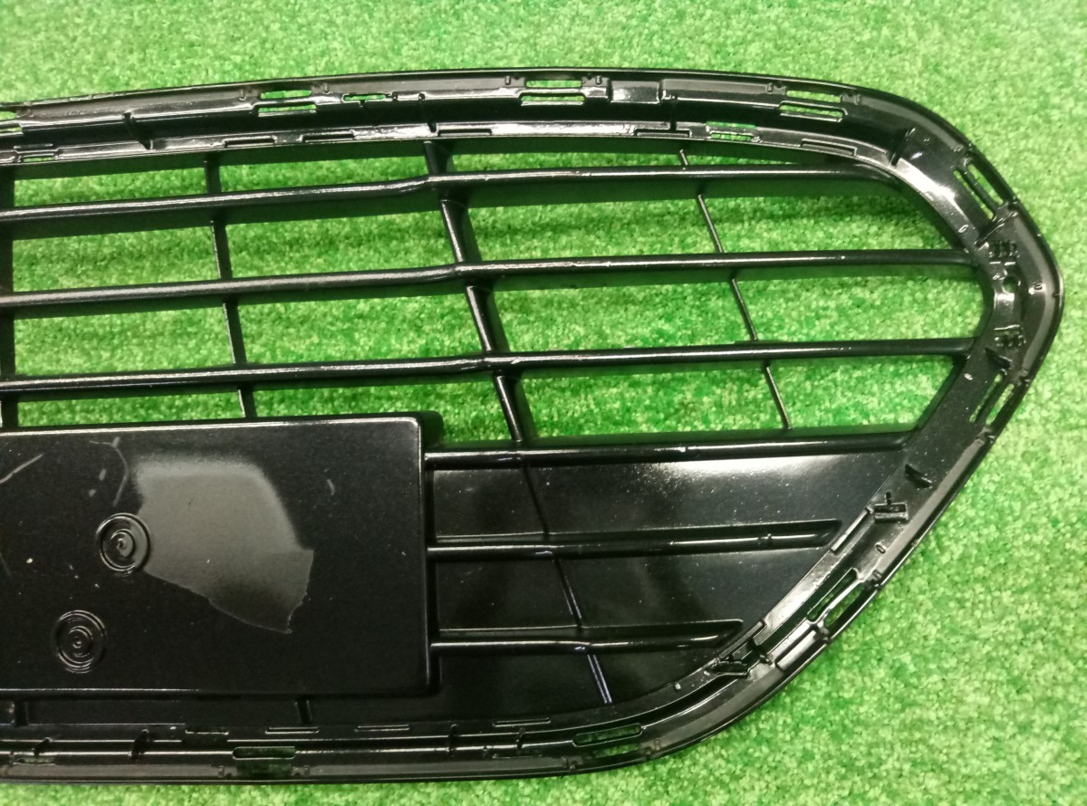 Решетка в бампер центральная Ford Mondeo 4 2007-2010 BS7117B968 на Ford Mondeo 4