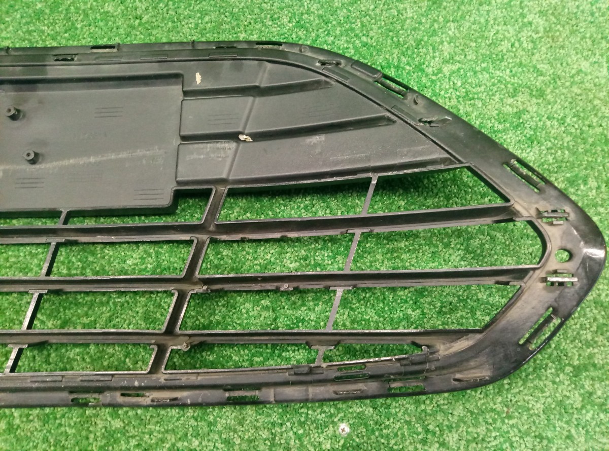 Решетка в бампер центральная Ford Mondeo 4 2007-2010 BS7117B968 на Ford Mondeo 4
