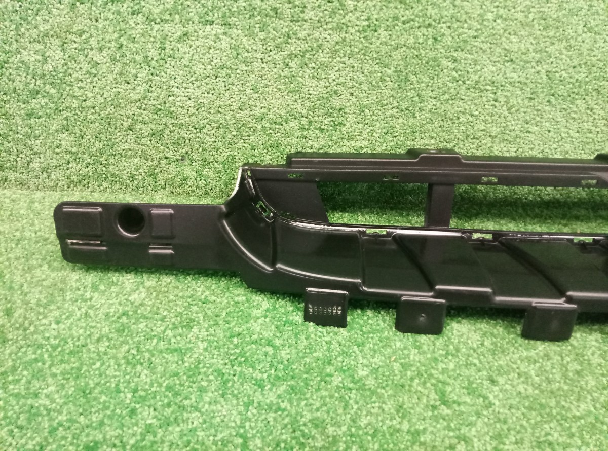 Кронштейн переднего бампера правый BMW X6 E71 2007-2014 51117176270 на BMW X6 E71