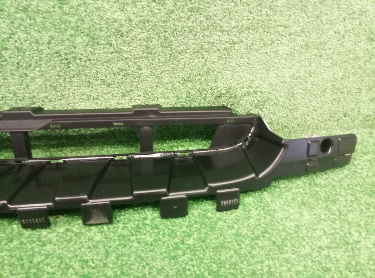 Кронштейн переднего бампера правый BMW X6 E71 2007-2014 51117176270 на BMW X6 E71