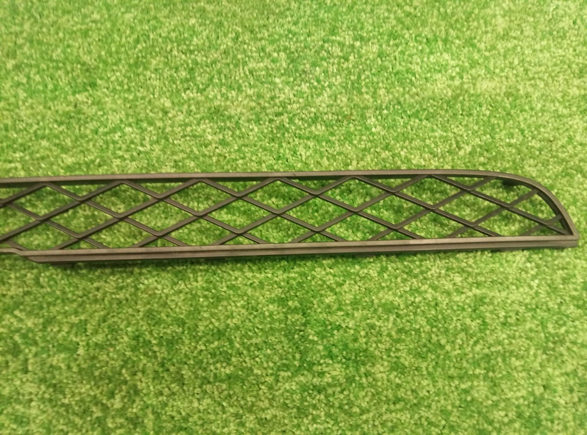 Решетка в бампер центральная BMW X5 E70 2006-2010 51117159597 на BMW X5 E70