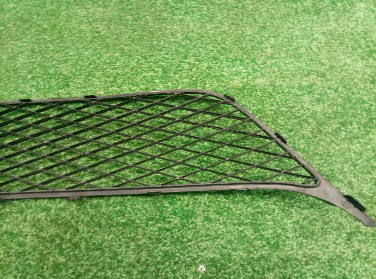 Решетка в бампер Mitsubishi Outlander XL 2006-2009 6402A037 на Mitsubishi Outlander 2