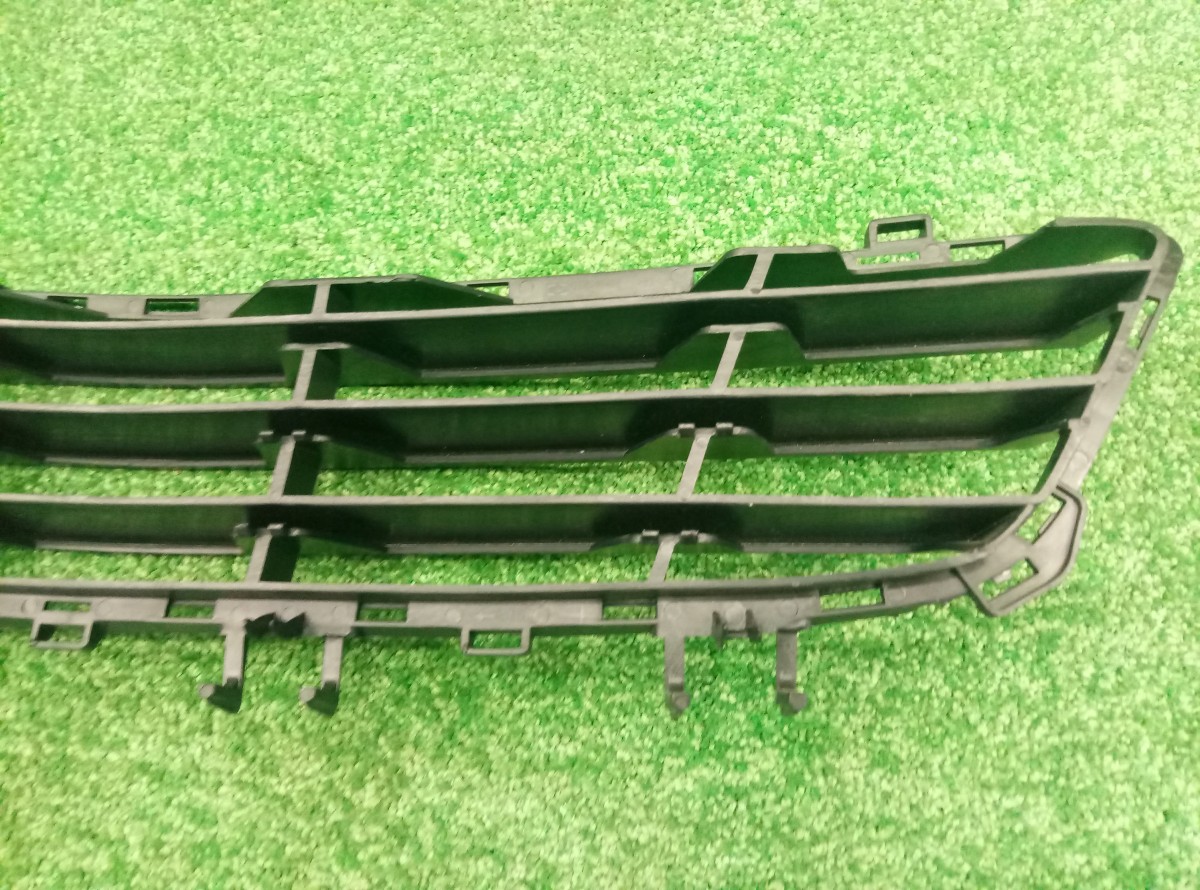 Решетка центр переднего бампера Opel Astra H 0P0702401 Тайвань на Opel Astra G