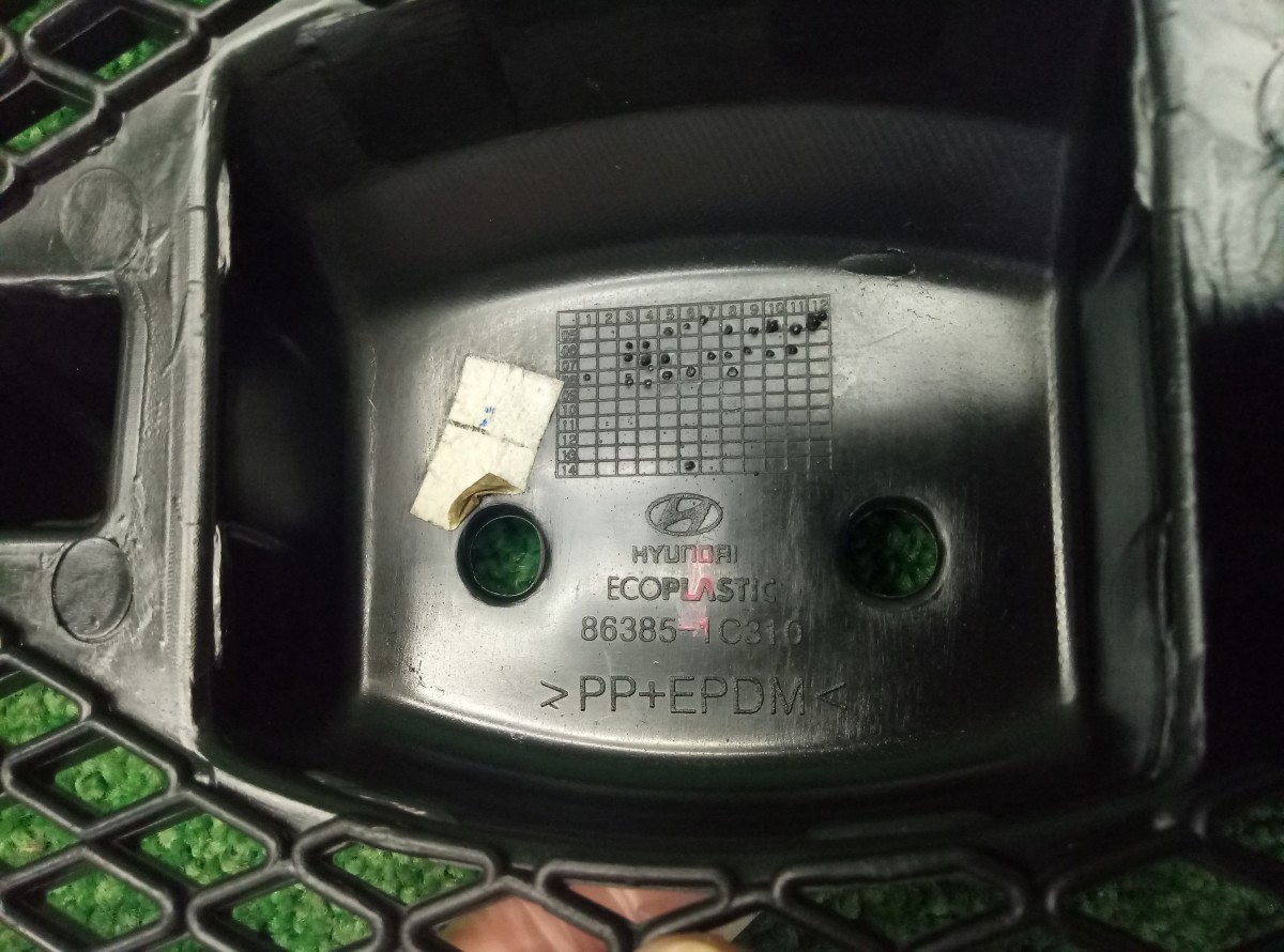 Решетка радиатора Hyunda Getz 2002-2010 863851C310 на Hyundai Getz 