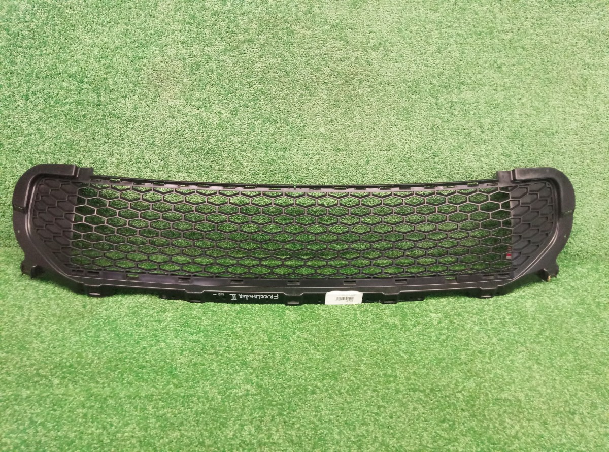 Решетка в бампер центральная Land Rover Freelander 2 2006-2010 BH5217K946 на Land Rover Freelander 2