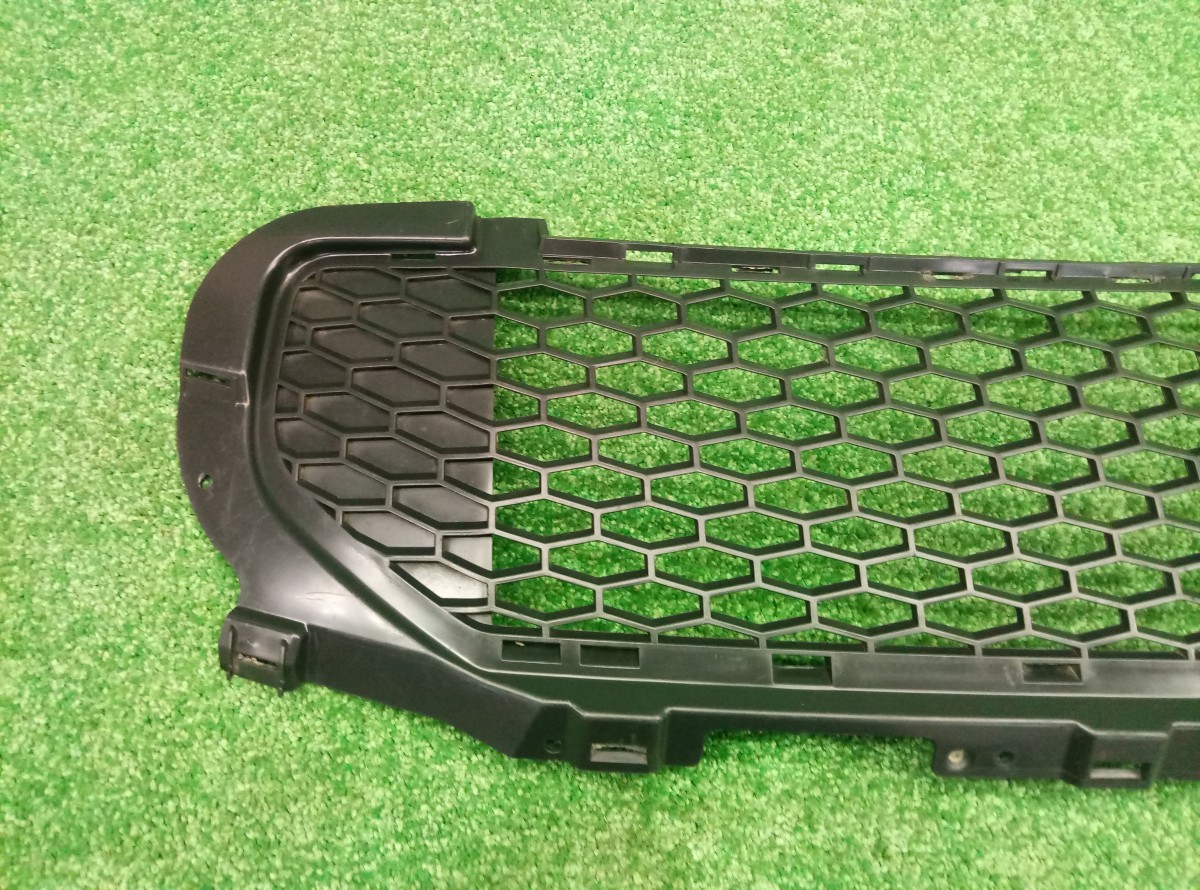 Решетка в бампер центральная Land Rover Freelander 2 2006-2010 BH5217K946 на Land Rover Freelander 2