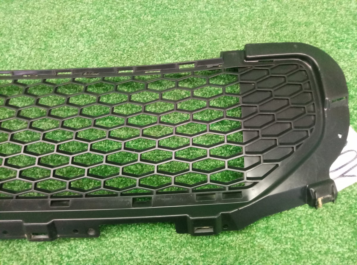 Решетка в бампер центральная Land Rover Freelander 2 2006-2010 BH5217K946 на Land Rover Freelander 2
