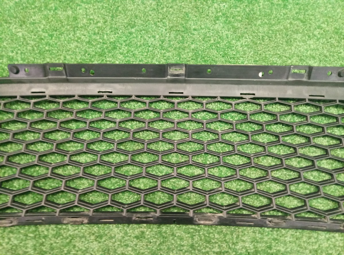 Решетка в бампер центральная Land Rover Freelander 2 2006-2010 BH5217K946 на Land Rover Freelander 2