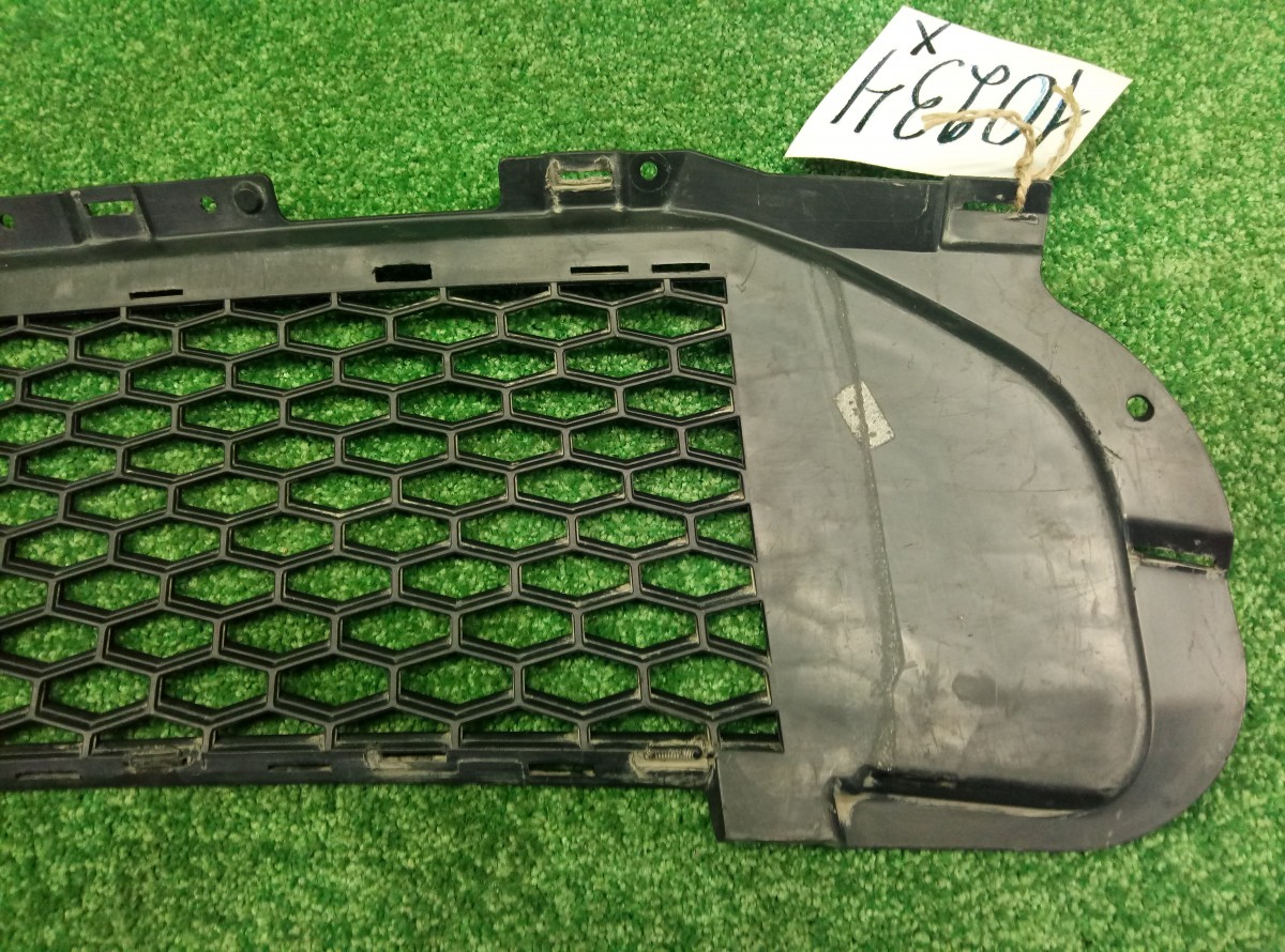 Решетка в бампер центральная Land Rover Freelander 2 2006-2010 BH5217K946 на Land Rover Freelander 2