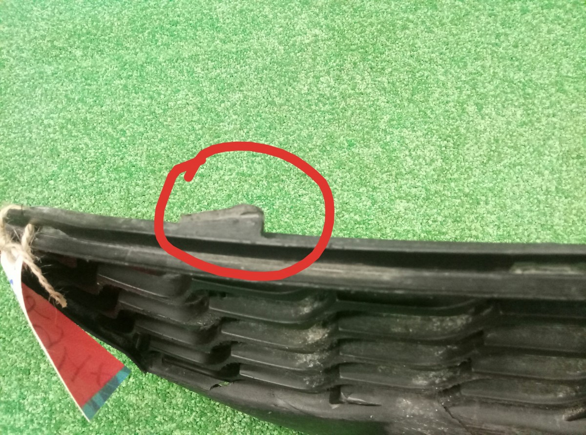 Решетка в бампер центральная Hyundai i30  2007-2010 865612R500 на Hyundai i30 