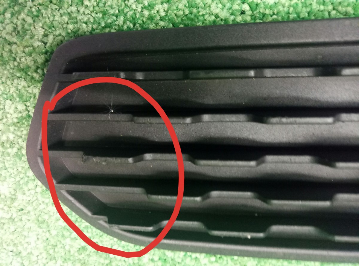 Решетка в бампер левая BMW 1-Series (F20-F21) 2011-н.в.  51117245869 на BMW 1-Series (F20-F21)