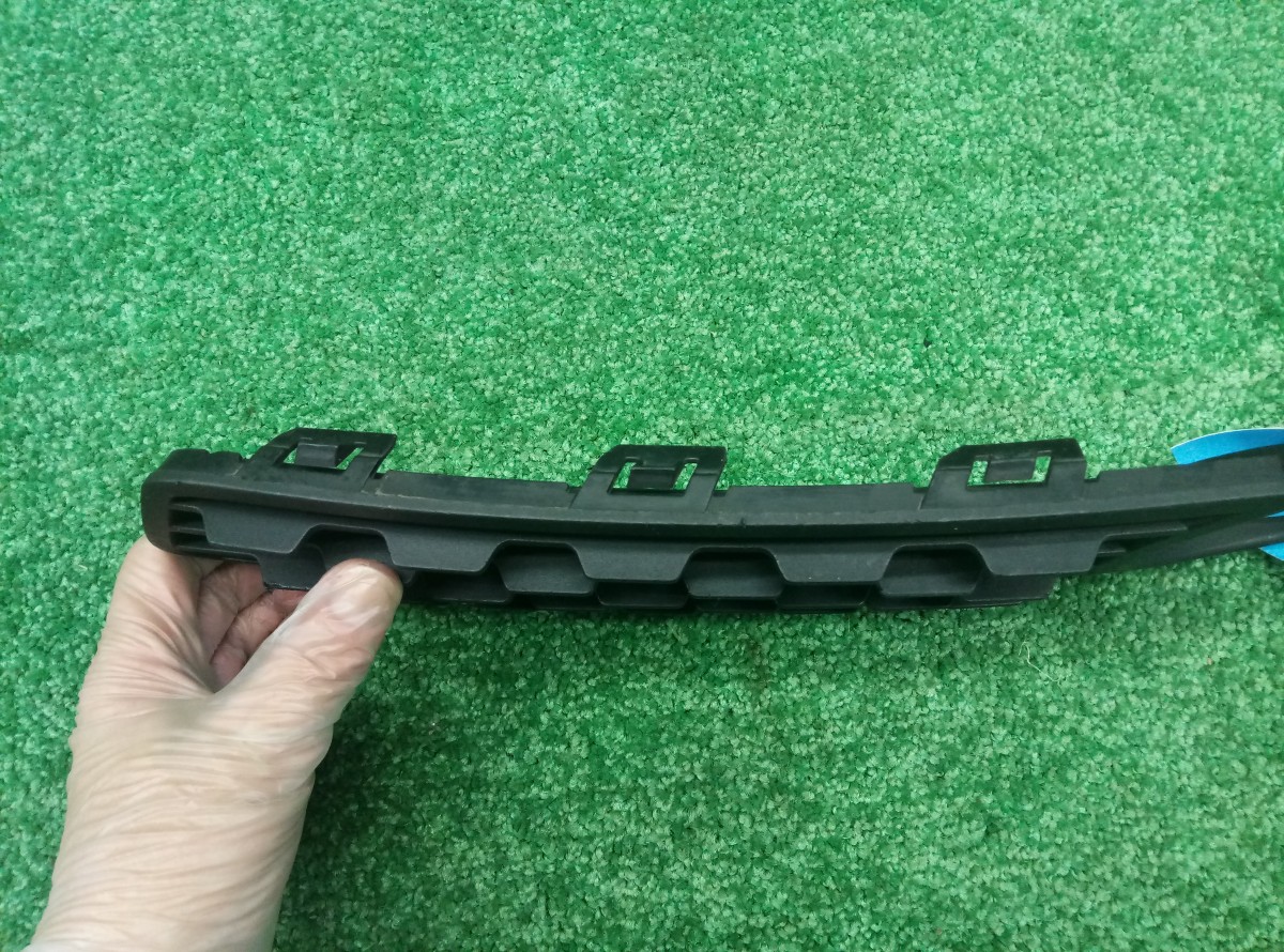 Решетка в бампер левая BMW 1-Series (F20-F21) 2011-н.в.  51117245869 на BMW 1-Series (F20-F21)