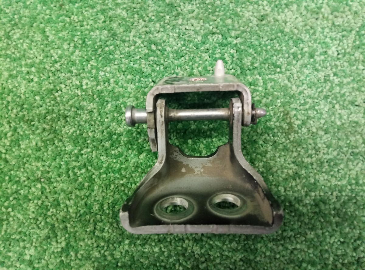Петля двери передняя левая нижняя Citroen C4 I 2004-2014 на Citroen C4 I