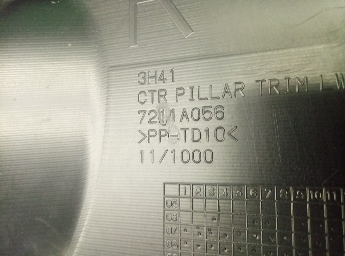 Обшивка стойки средней правой Mitsubishi Lancer X 2007-н.в. 7211A056 на Mitsubishi Lancer X