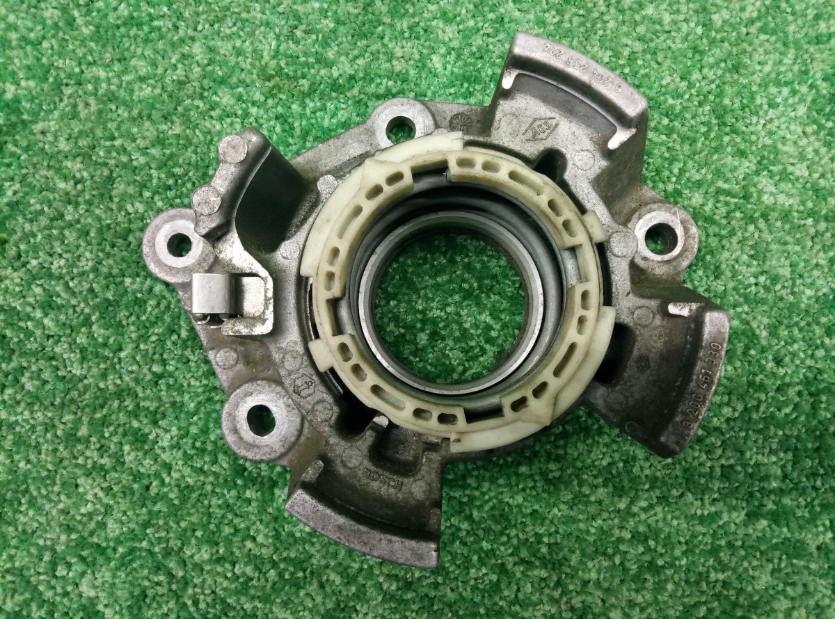 Кронштейн вакуумного усилителя тормозов Renault Megane 2 2008 8200461030 на Renault Megane 2