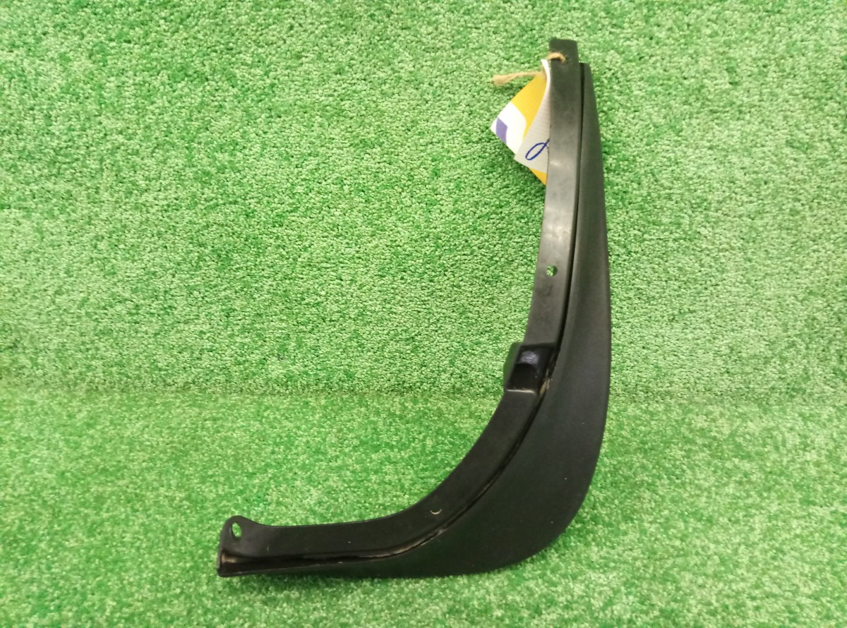 Брызговик задний правый Skoda Octavia 2 2004-2008 1Z0821822A на Skoda Octavia 2