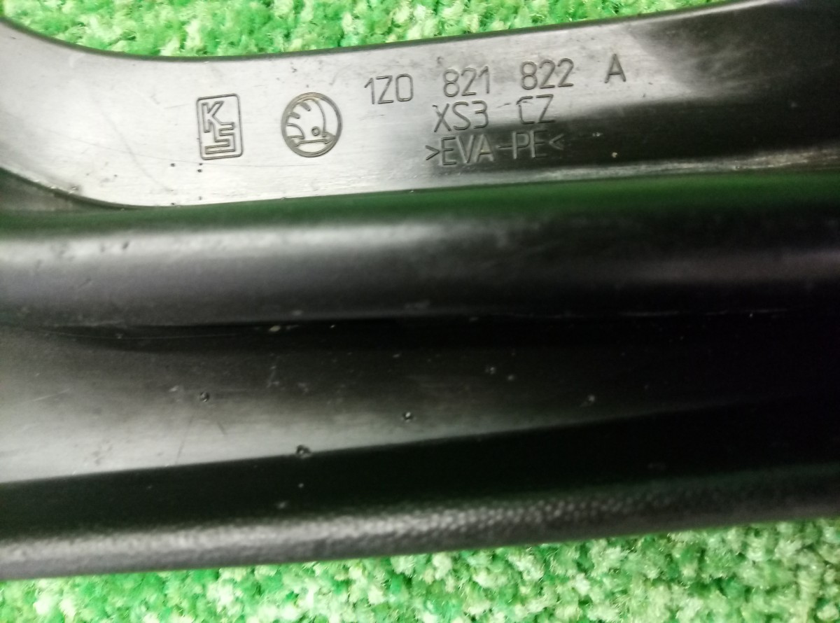 Брызговик задний правый Skoda Octavia 2 2004-2008 1Z0821822A на Skoda Octavia 2