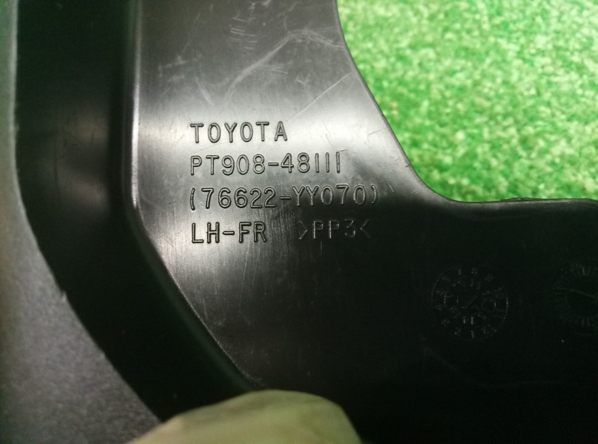 Брызговик передний левый Toyota Highlander 2 (U40) 2007-2010 76622YY070 на Toyota Highlander 2 (U40)