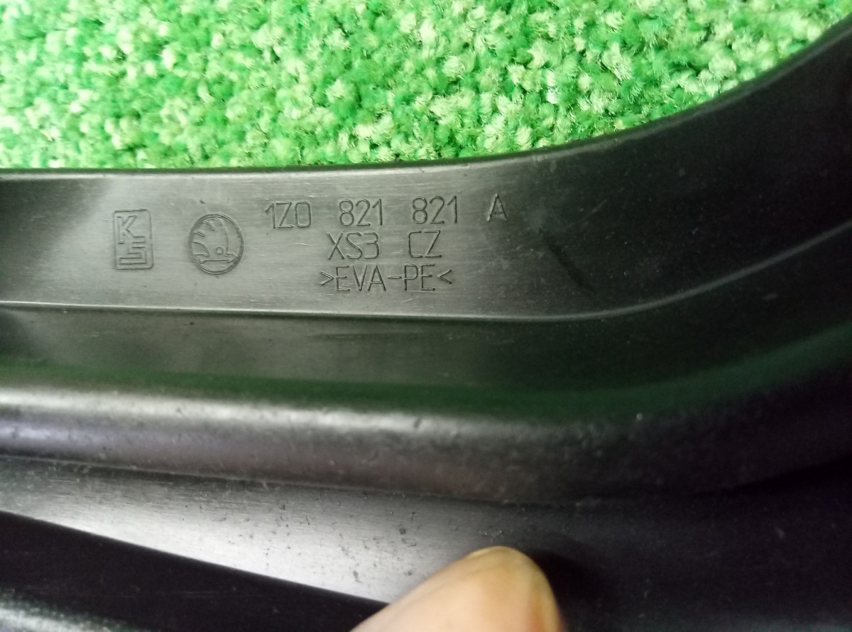 Брызговик задний левый Skoda Octavia 2 2004-2008 1Z0821821A на Skoda Octavia 2