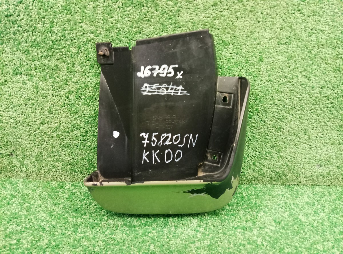 Брызговик задний правый Honda Civic 2006 75820SNKK00  на Honda Civic IX