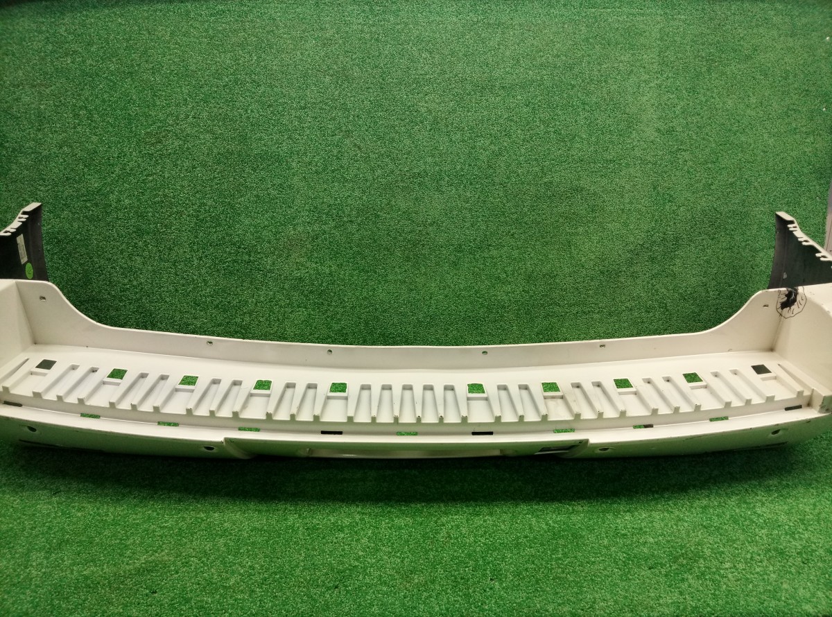 Бампер задний Cadillac Escalade 3 2006-2014  20917922 на Cadillac Escalade 3