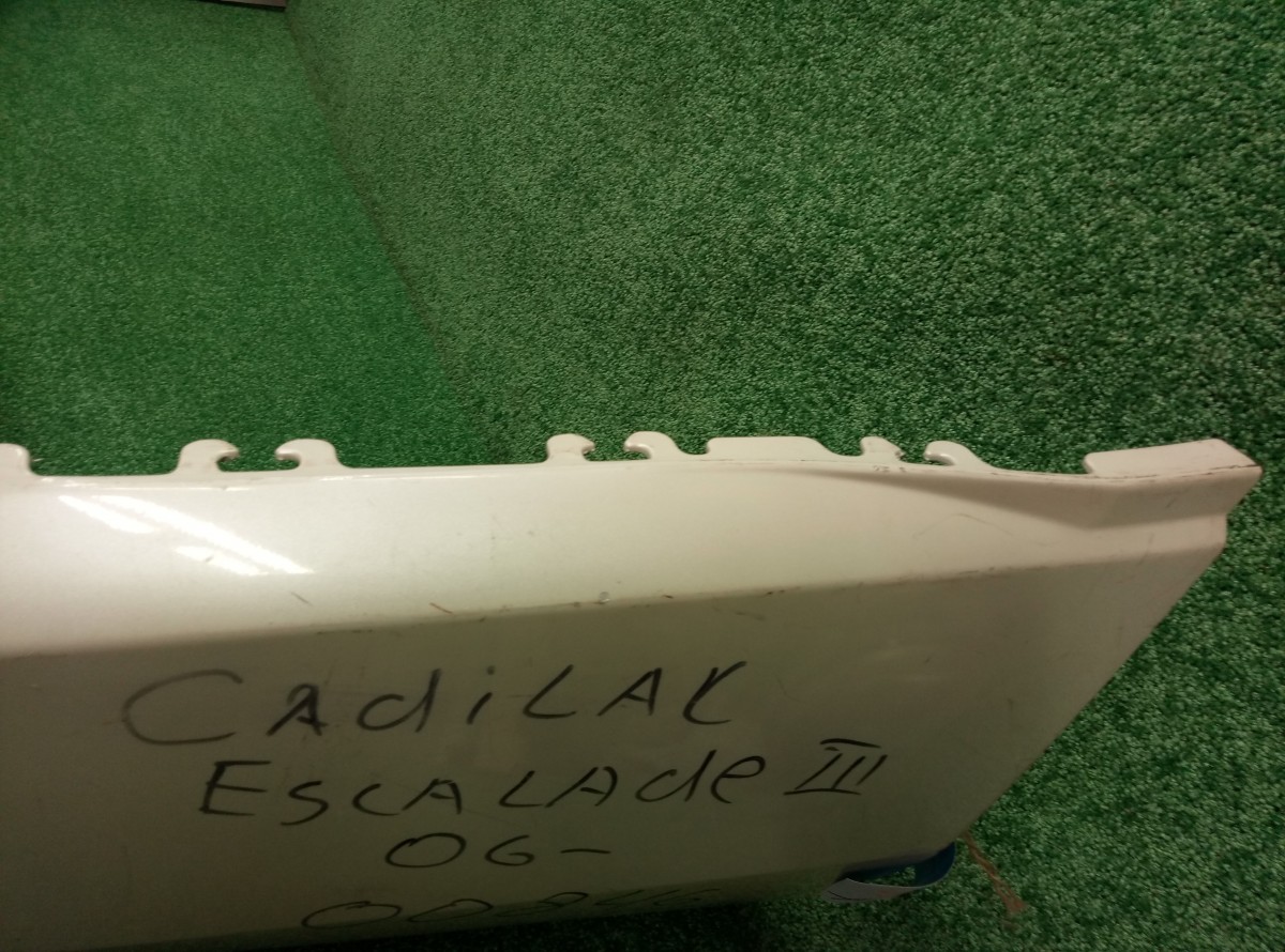Бампер задний Cadillac Escalade 3 2006-2014  20917922 на Cadillac Escalade 3