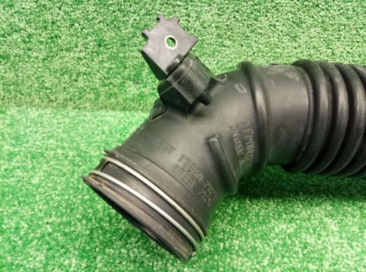 Патрубок воздушного фильтра Toyota RAV4 (XA30) 1788028240 на Toyota RAV 4 (XA30)