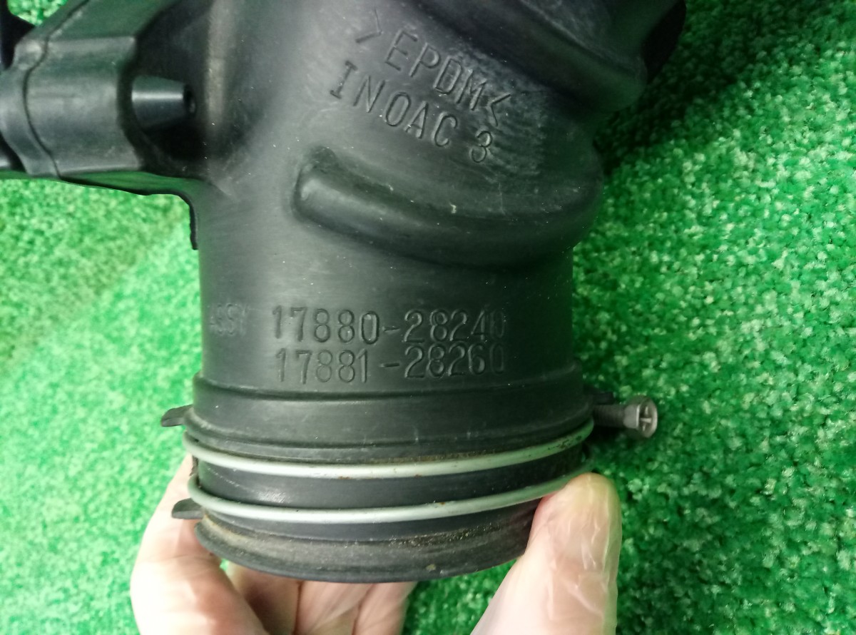 Патрубок воздушного фильтра Toyota RAV4 (XA30) 1788028240 на Toyota RAV 4 (XA30)