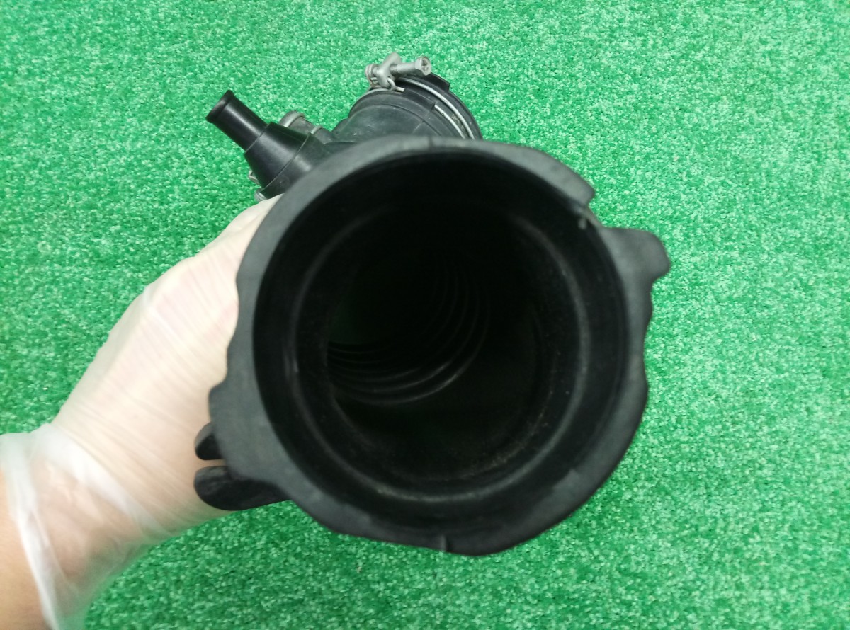 Патрубок воздушного фильтра Toyota RAV4 (XA30) 1788028240 на Toyota RAV 4 (XA30)
