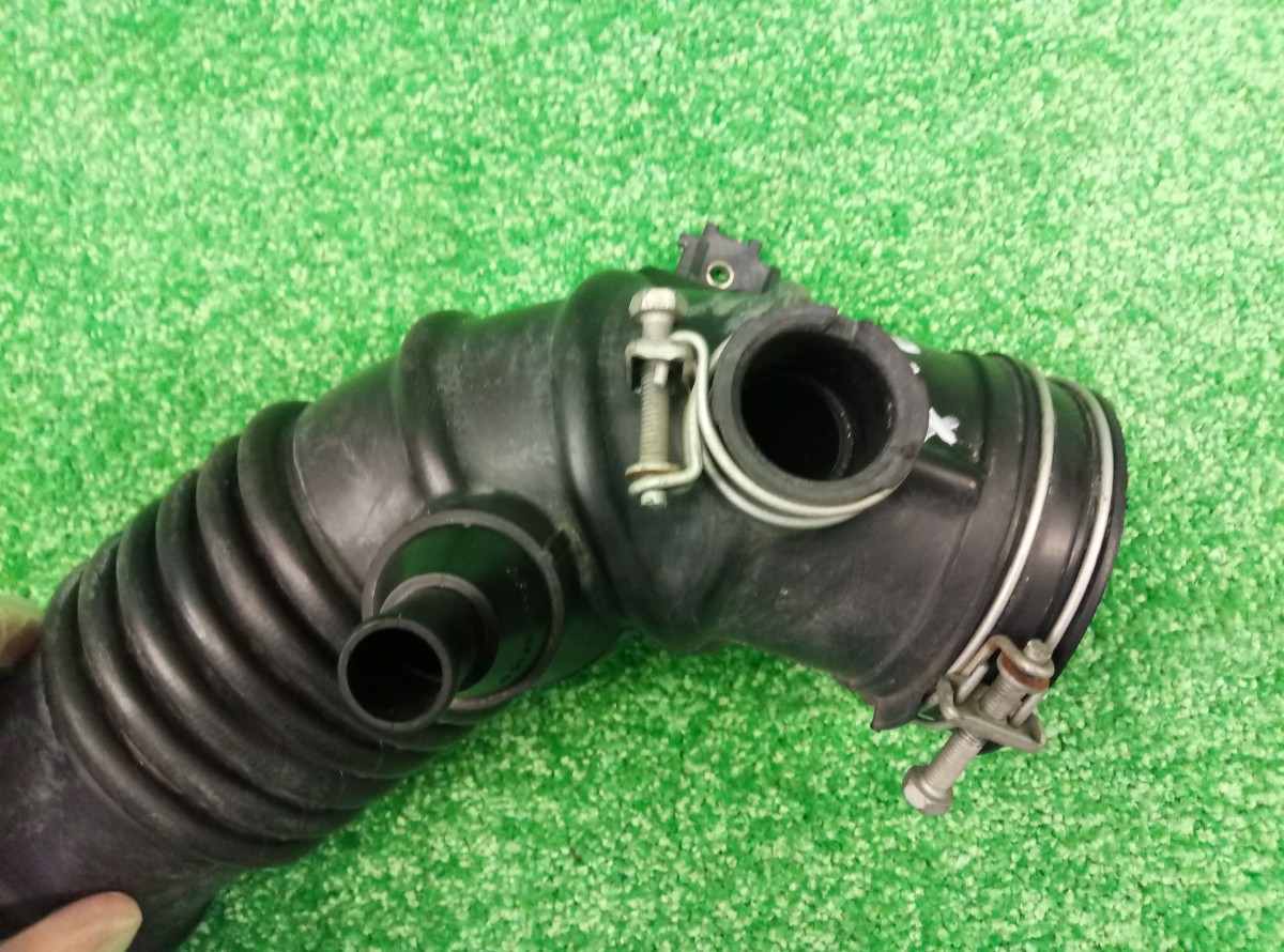 Патрубок воздушного фильтра Toyota RAV4 (XA30) 1788028240 на Toyota RAV 4 (XA30)