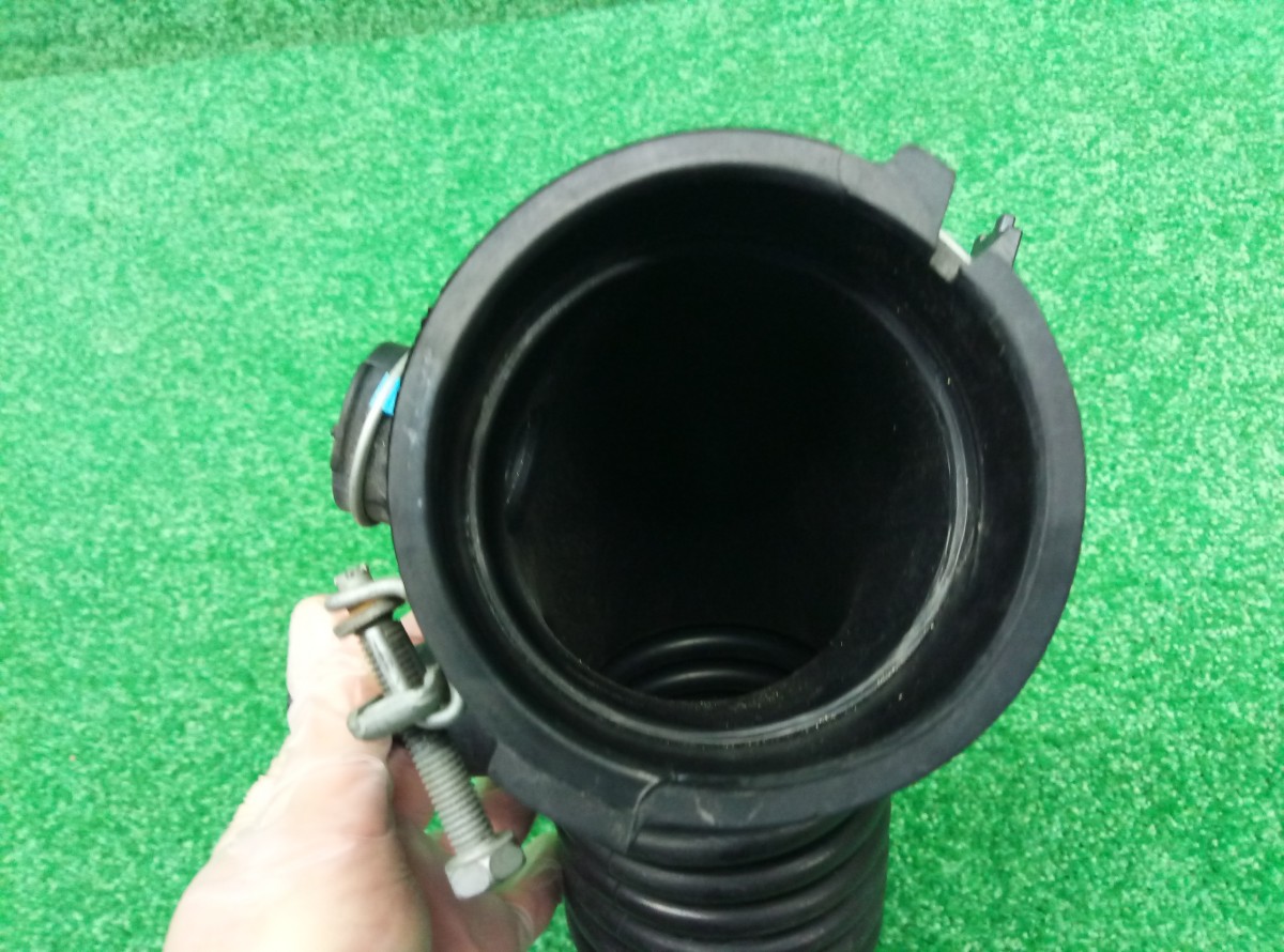 Патрубок воздушного фильтра Toyota RAV4 (XA30) 1788028240 на Toyota RAV 4 (XA30)