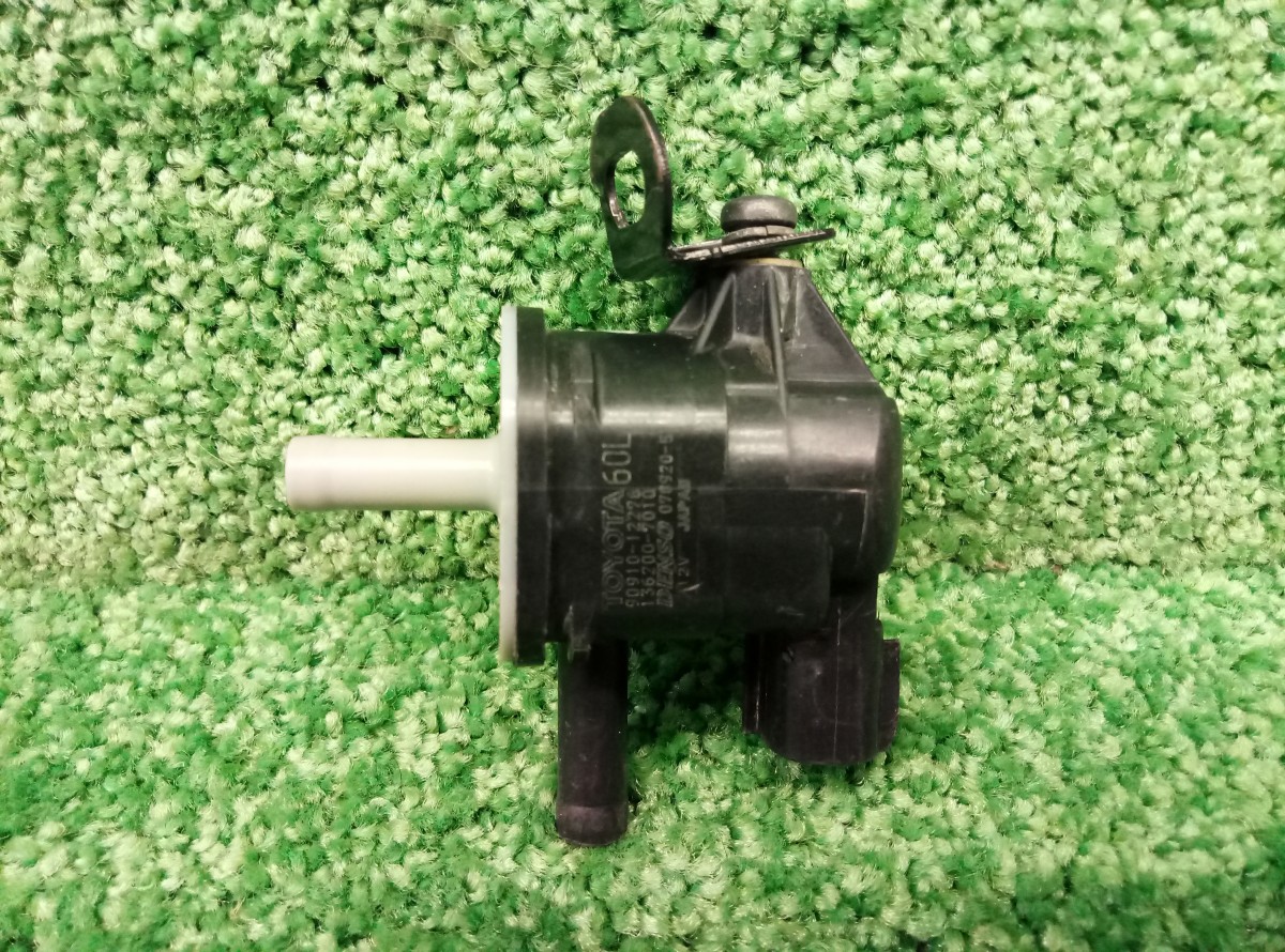 Клапан вакуумный Toyota 9091012276 на Toyota Camry V50
