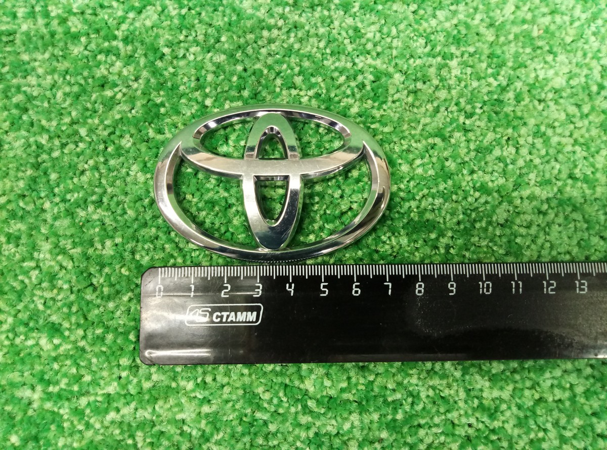 Эмблема Toyota  на Toyota Camry V50