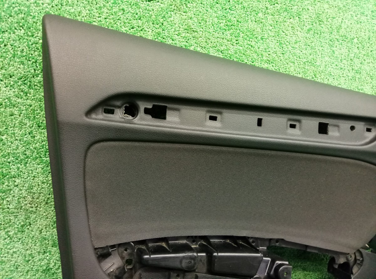 Обшивка двери передней левой Audi Q3  2011-2014 8U1867105 на Audi Q3 