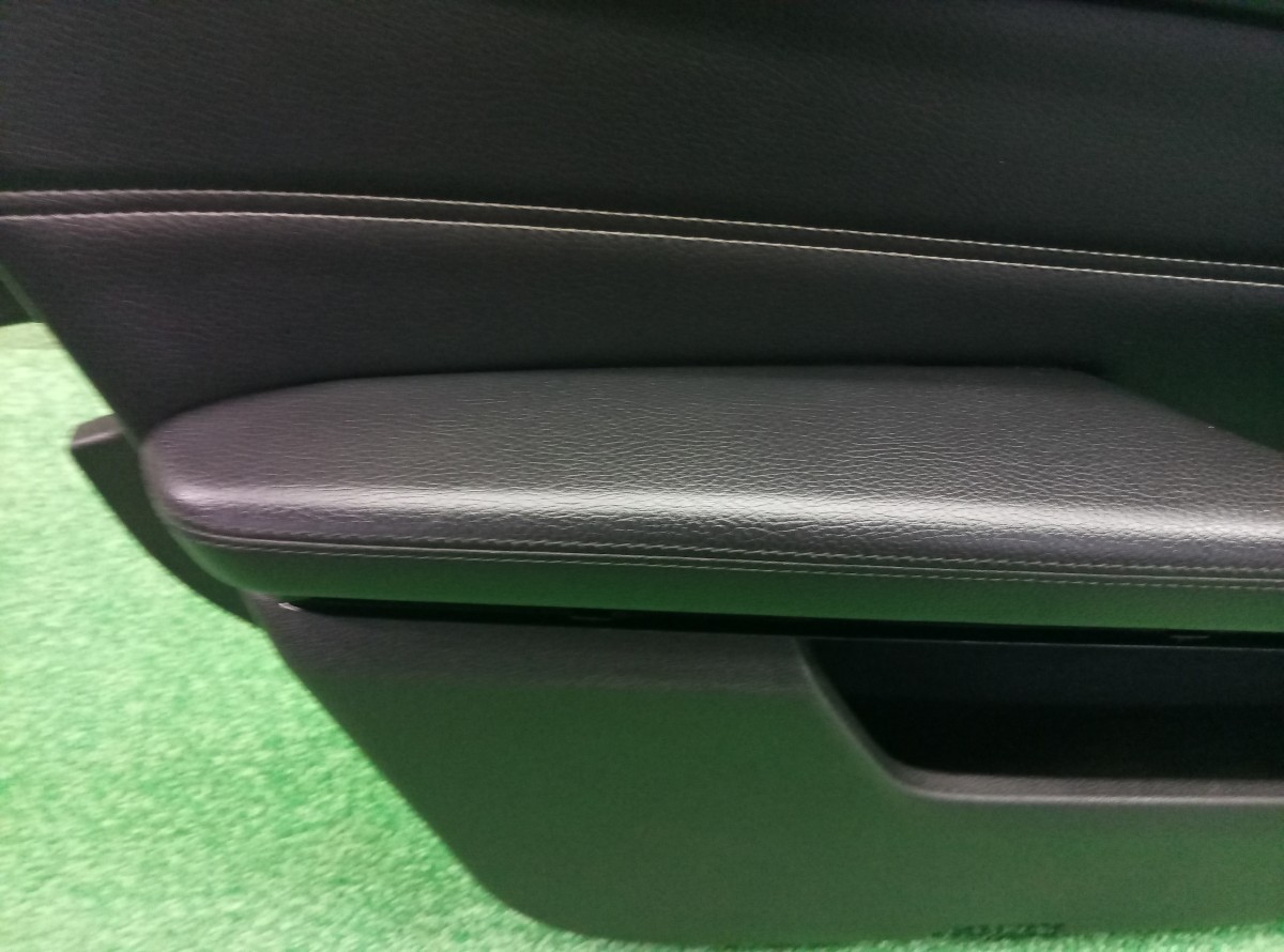 Обшивка двери передней левой Mercedes-Benz E-Class W212,S212,C207 2009-2016 A2127203362  на Mercedes-Benz E-Class W212,S212,C207
