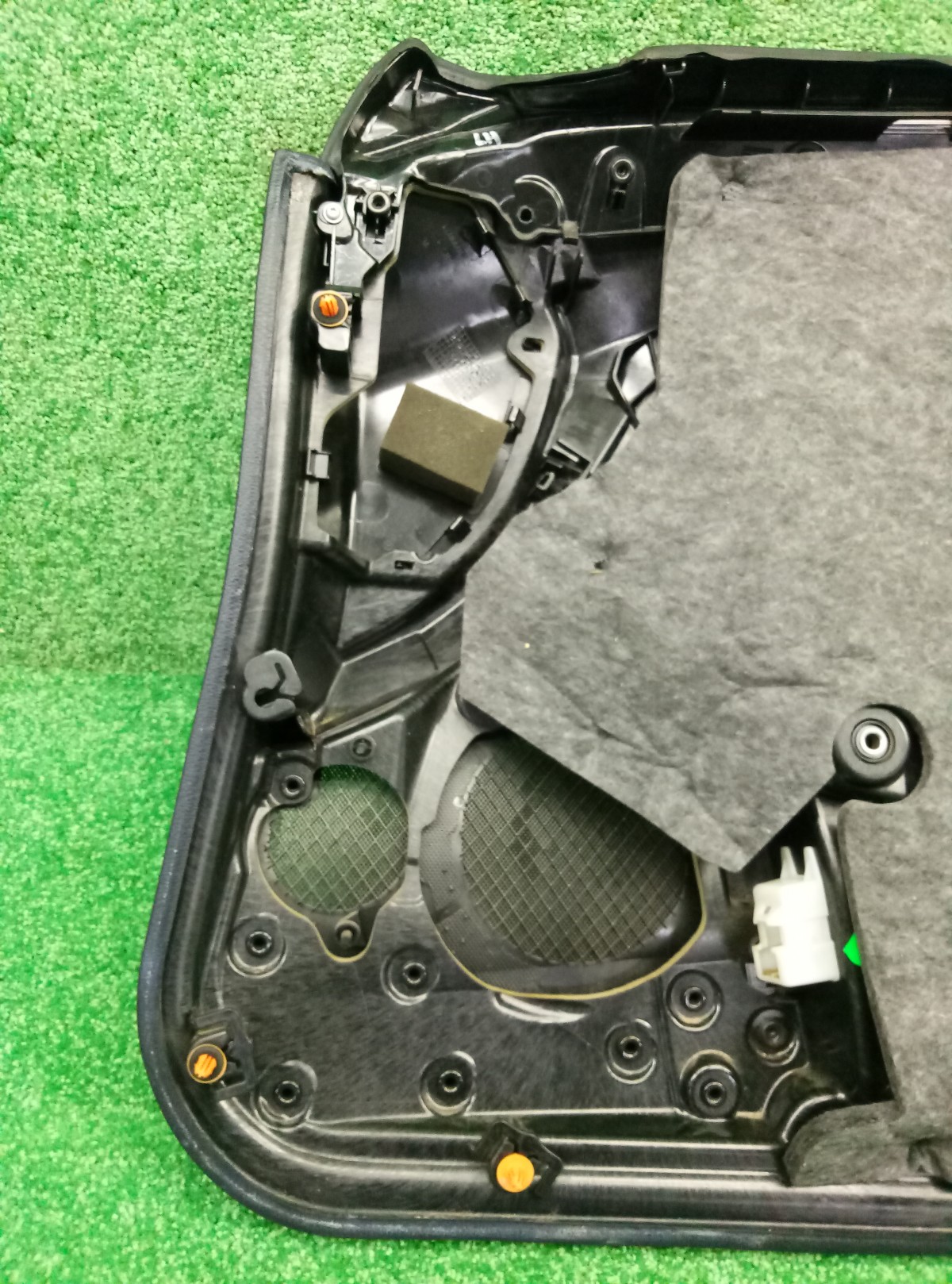 Обшивка двери передней левой Mercedes-Benz E-Class W212,S212,C207 2009-2016 A2127203362  на Mercedes-Benz E-Class W212,S212,C207