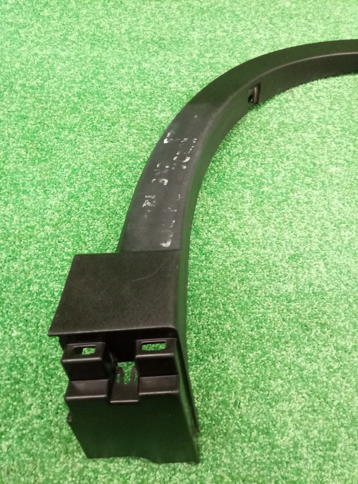 Накладка переднего крыла правого Mazda CX5 (KE) 2011-2015 KD5351W21 на Mazda CX5 (KE)
