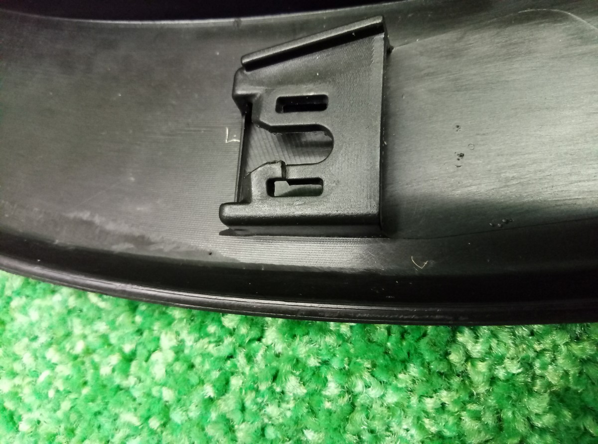 Накладка переднего крыла правого Mazda CX5 (KE) 2011-2015 KD5351W21 на Mazda CX5 (KE)