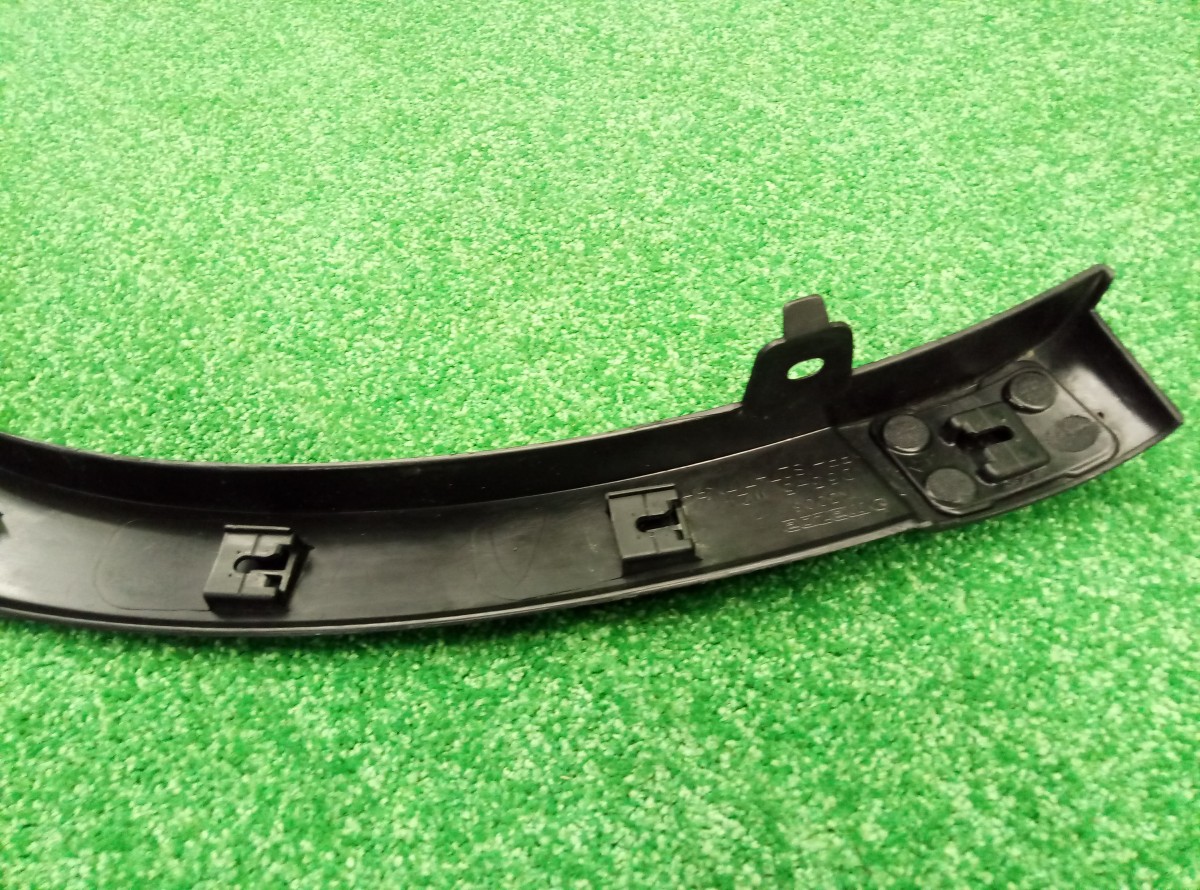 Накладка переднего крыла правого Mazda CX5 (KE) 2011-2015 KD5351W21 на Mazda CX5 (KE)
