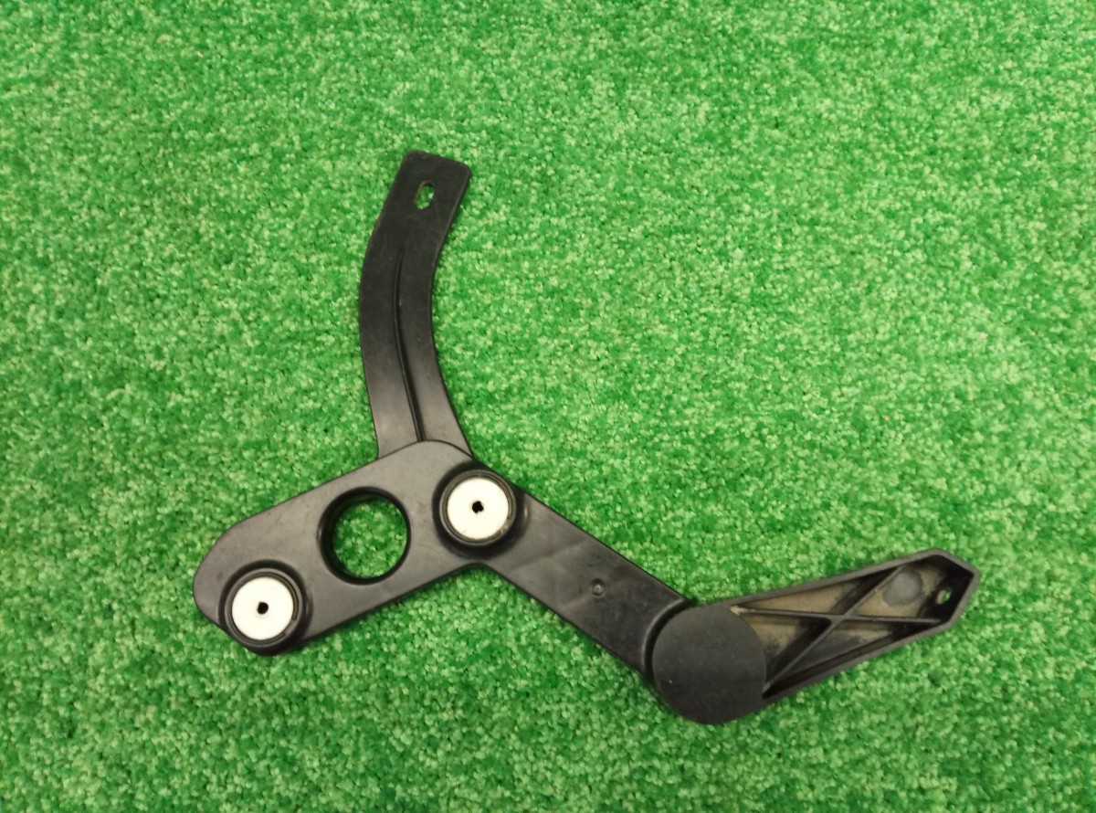 Кронштейн заднего бампера левый Opel Astra J 2009-2015 13368095 на Opel Astra J