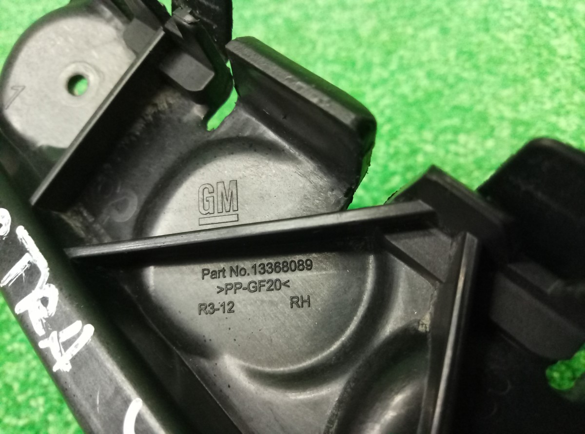 Направляющая заднего бампера правая Opel Astra J 13368089  на Opel Astra J