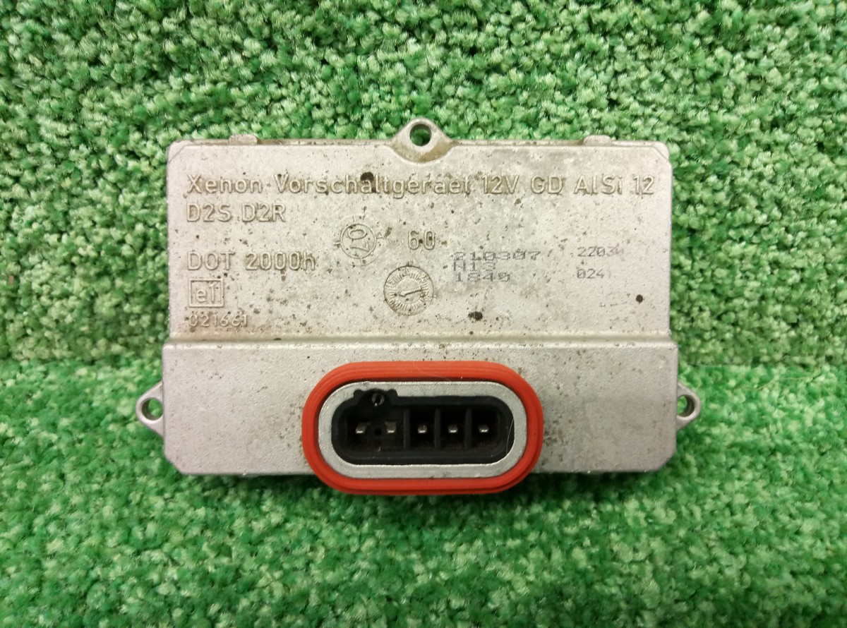 Блок ксеноновой лампы Mercedes-Benz M-Class (W164) 2005-2008 5DV00829000 на Mercedes-Benz M-Class (W164)