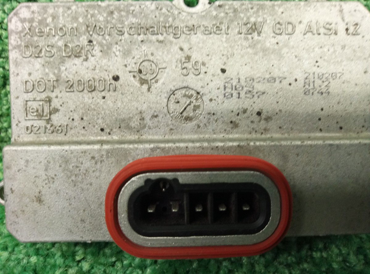 Блок ксеноновой лампы Mercedes-Benz M-Class (W164) 2005-2008 5DV00829000 на Mercedes-Benz M-Class (W164)