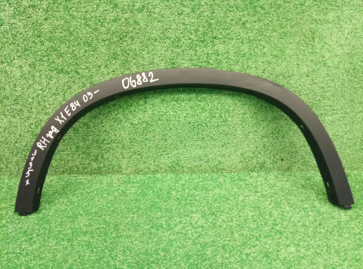 Накладка переднего крыла правого BMW X1 (E84) 2009-2012 51122990172 на BMW X1 (E84)