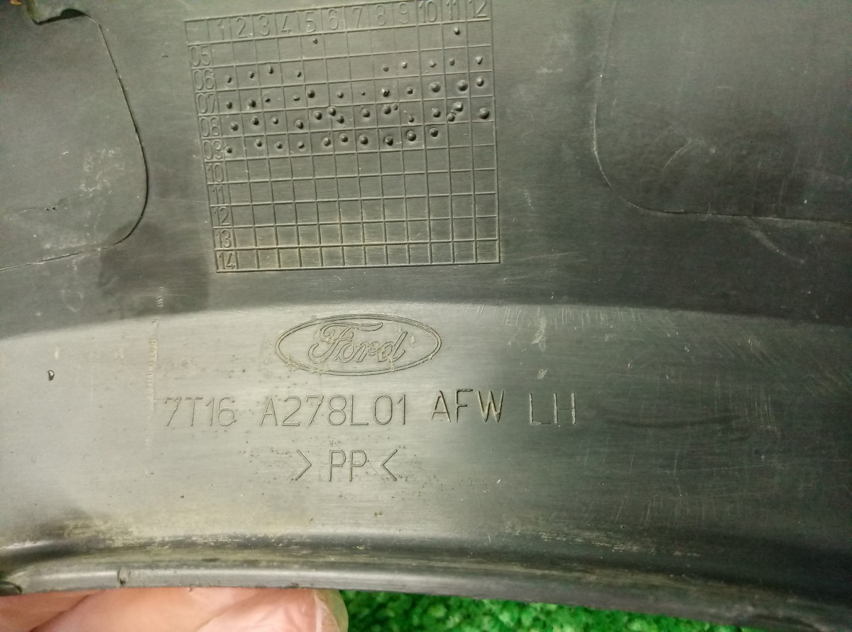 Накладка переднего крыла правого Ford Transit Connect  7T16A278L01AFW на Ford Transit