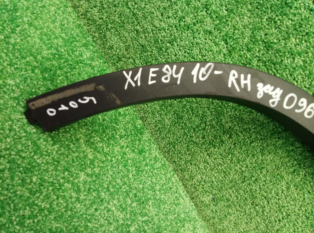 Накладка заднего крыла правого BMW X1 (E84) 2009-2012 51122990172 на BMW X1 (E84)