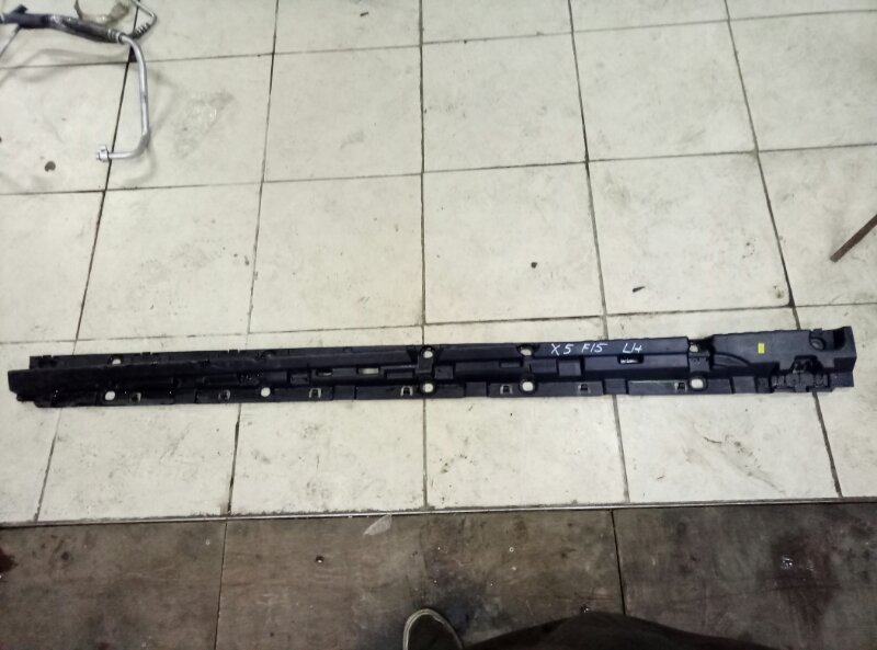 Кронштейн накладки на порог (наружней) BMW X5 F15 2013-н.в. на BMW X5 F15