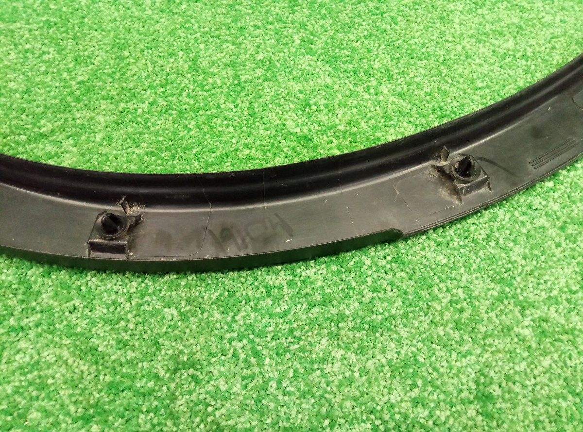 Накладка заднего крыла левого Nissan Qashqai J10 2006-2010 93829JD000 на Nissan Qashqai J10