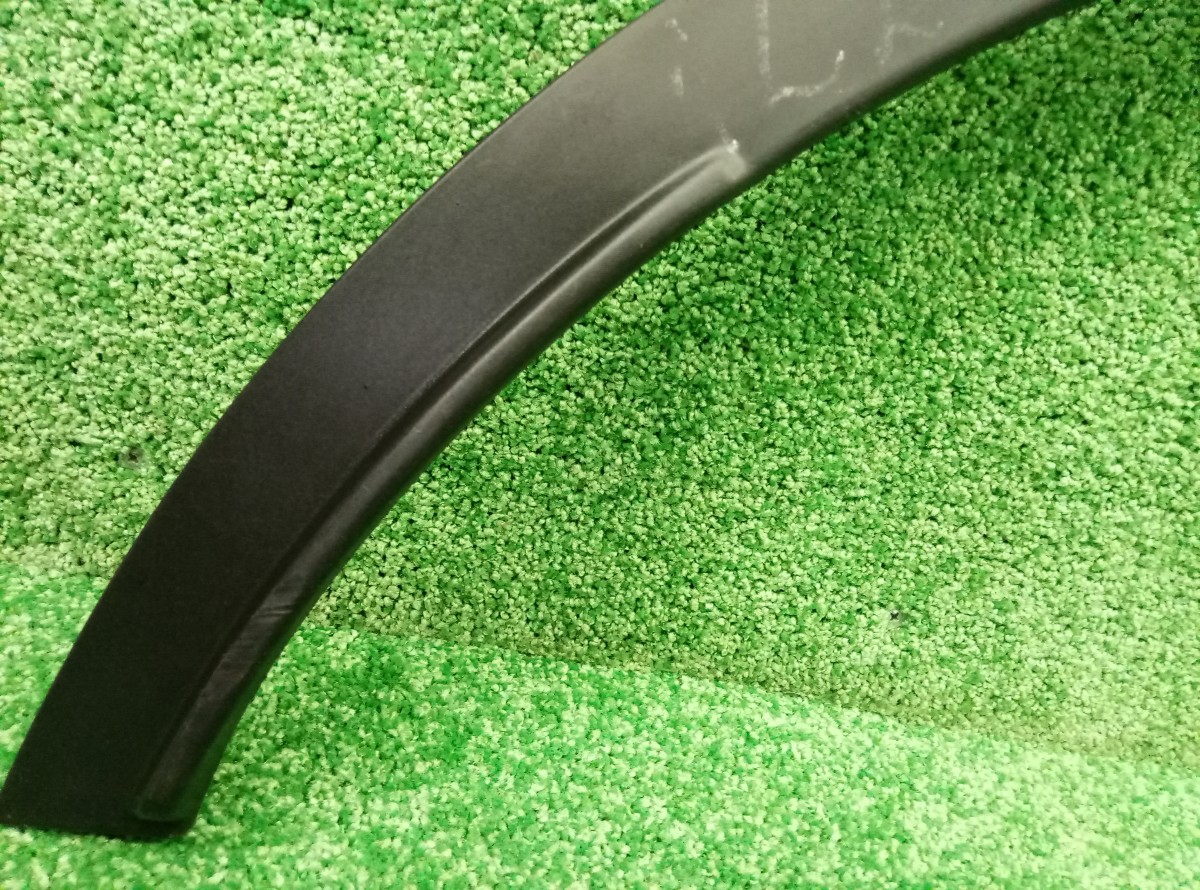 Накладка заднего крыла правого Land Rover Range Rover Evoque  2011-2015 BJ32290E22 на Land Rover Range Rover Evoque 
