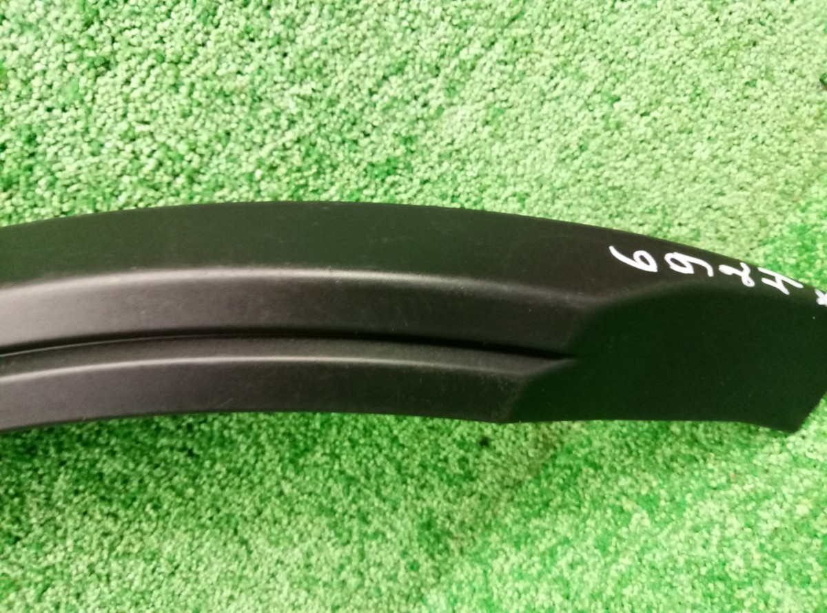 Накладка заднего крыла правого Land Rover Range Rover Evoque  2011-2015 BJ32290E22 на Land Rover Range Rover Evoque 